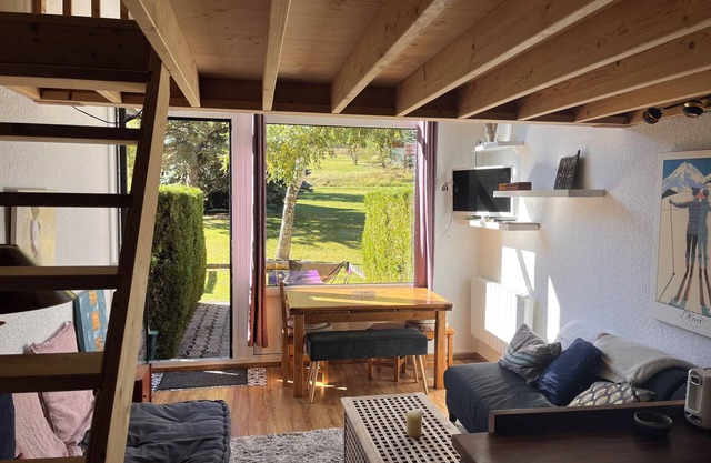 Loft-like garden level. 3-room mountain corner