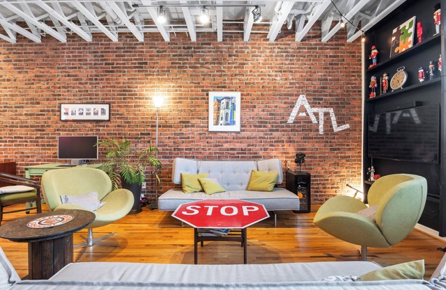 Loft style town-home with 2 Bedrooms , WiFi, AC in Atlanta, garage, gated condo