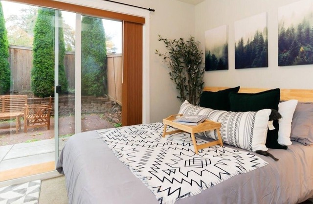 Loftium | Inviting & Bright Suite In Judkins Park
