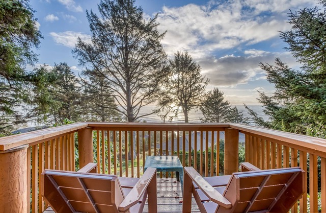 Log Cabin Above the Pacific is Perfect Romantic Retreat with Ocean Views!