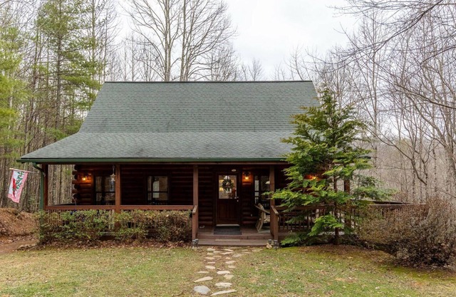 Log Cabin Nestled in the Forest! 20% Discount