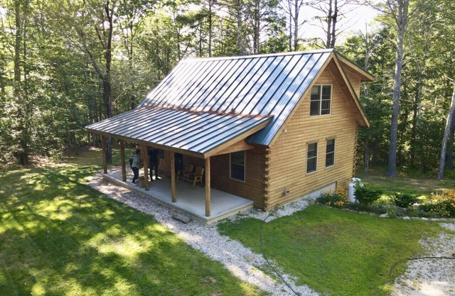 Log cabin on the edge of Wolfe's Neck State Park