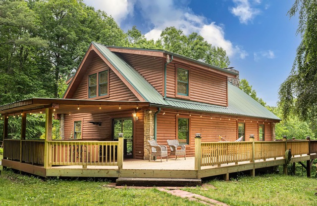 Log Cabin-private-1mile2downtown-hottub-sauna-more