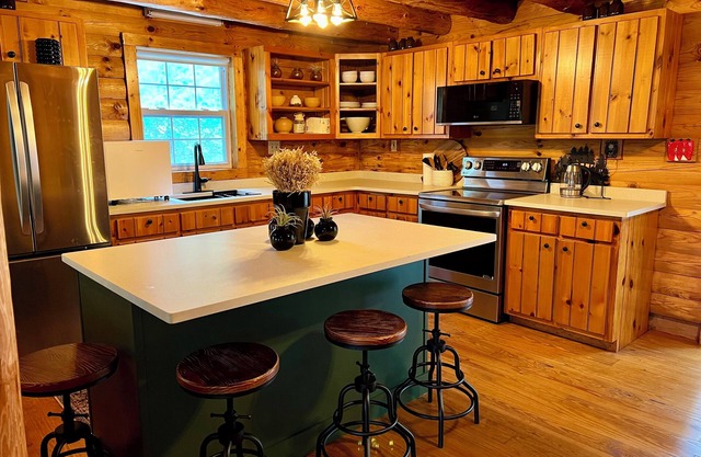 Log Cabin Retreat in Monroe
