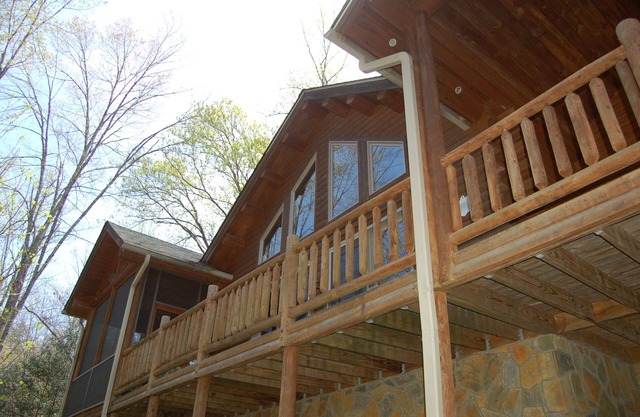 Log Cabin w/Waterfall View~Hot Tub, Loft, Hiking, Relax in Privacy!