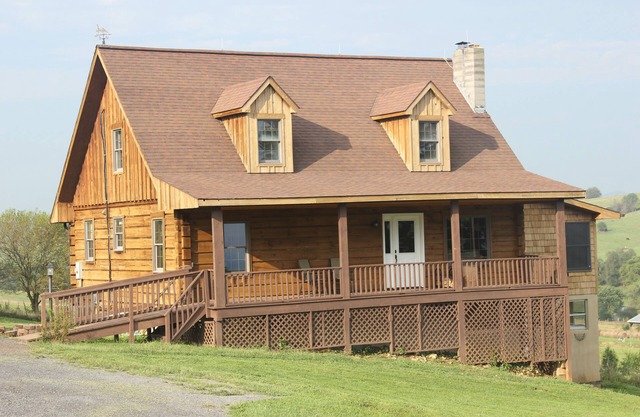 Log Inn to the Farm in the Heart of the Shenandoah Valley