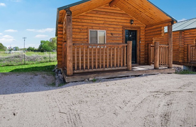 Log studio w/ a kitchenette, large front porch