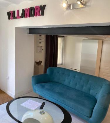 Logement avec alcôve et jardin proche du Château