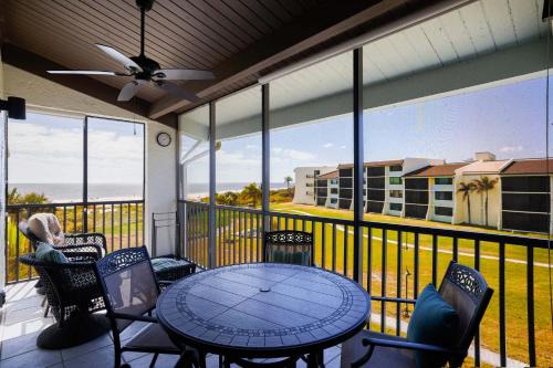 Loggerhead 523 - Beachfront Residence at Loggerhead Cay with Vaulted Ceilings