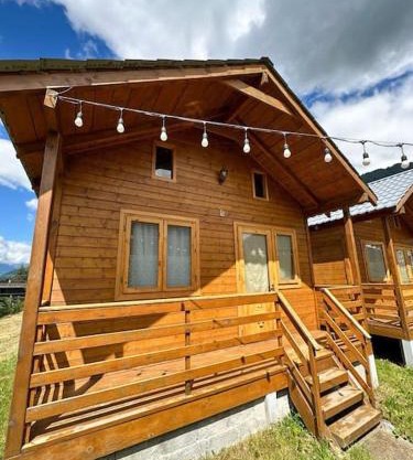 LogInn Family Cabin Cozy Wooden Cottage in Mestia
