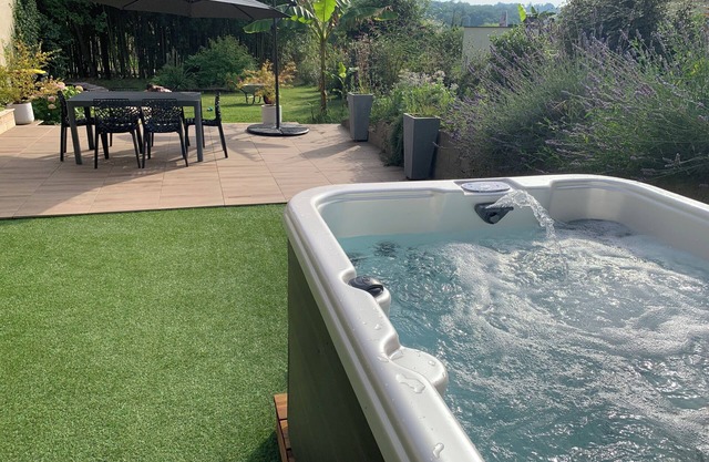 Logis Groly: 6-person gîte with spa in the countryside near Montauban
