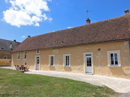 Longère spacieuse avec WiFi, terrasse et jardin à Corbon - FR-1-497-138