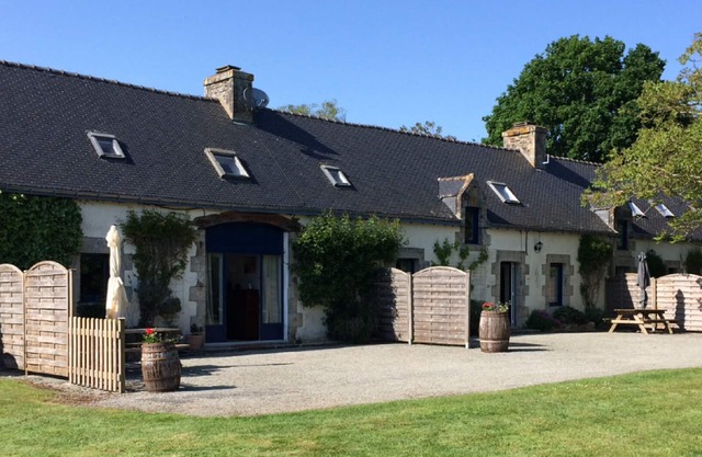LONGERE WITH COVERED AND HEATED SWIMMING POOL FOR 20 PEOPLE