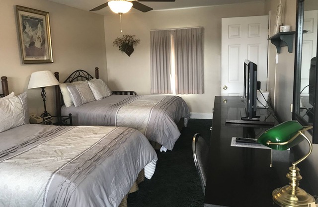 Longhouse Lodge Motel