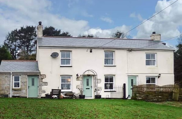 LONGVIEW COTTAGE, pet friendly, with a garden in Penwithick