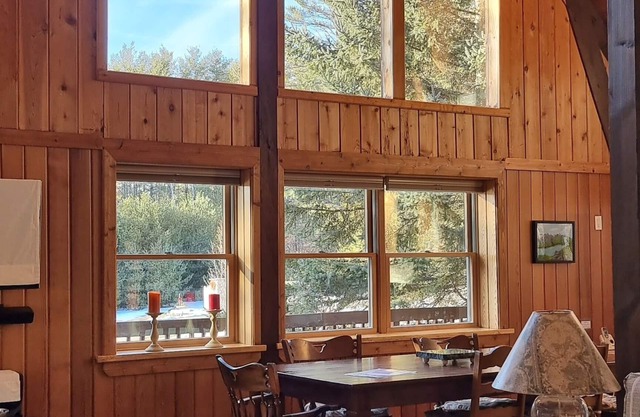 Loon Lake, Chestertown - Spotless, bright chalet, sleeps 6-8, near public beach