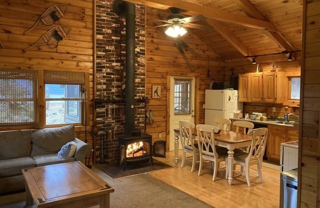 Loon Lake Log Cabin with canoe and kayaks, fire pit, and game room!