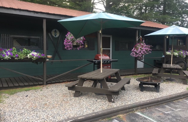 Loon's Lair, A Beautiful immaculate Adirondack 2 Bedroom 3 Bathroom Suite