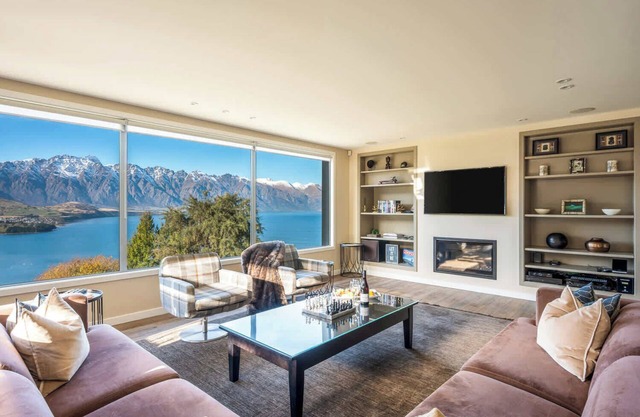 Lordens 1- Free Parking, Hot Tub, AC, Fireplace
