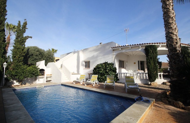 "Lorenzo"@MARISOL: 400m to the beach, private pool, A/C, WiFi, dog beach