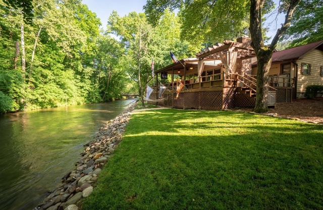 Lost Soles of the River | Romantic Riverside Retreat in Helen