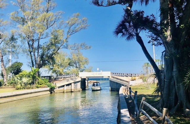 Love Shack on the Water Most desirable location on AMI