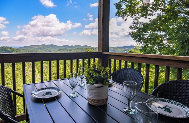 Love the View - Beautiful Mountain Escape w/Hot Tub, Pool Table, Arcade & WiFi
