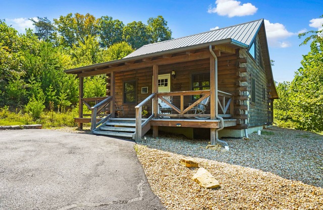 Lovebirds Landing Couples Cabin