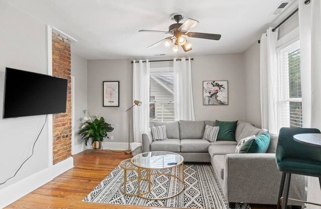 Lovely 1 bdrm Apt in heart of downtown Raleigh