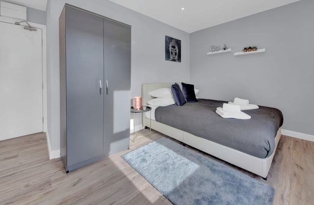 Lovely 1-Bed Studio in West Drayton