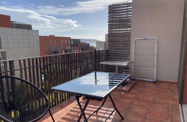 Lovely 1-Bedroom Apartment with Terrace and Garage in Balaruc-les-Bains