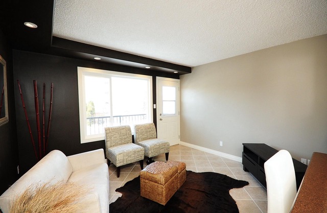 Lovely 2-Bdr Condo Free Parking