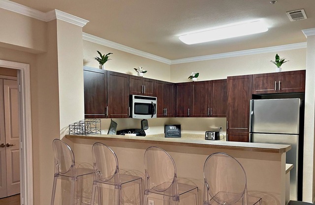 Lovely 2 Bed 2 Bath With Pool