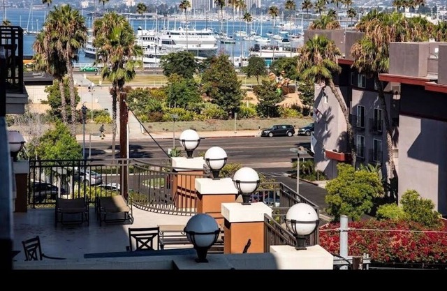 Lovely 2 Bedroom condo with Ocean View and a Pool