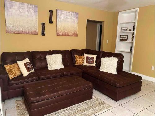 Lovely 2 Bedroom Condo With Free Parking & Wifi!