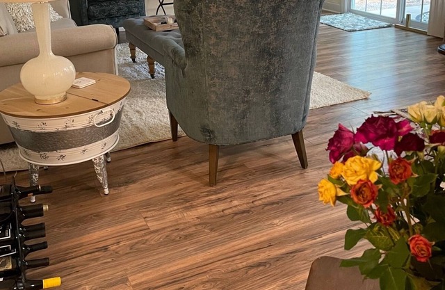 Lovely 2019 home with backyard 15 min to Charleston, 20 to the beach