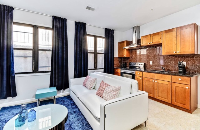Lovely 2bd Apt Steps From the Convention Center