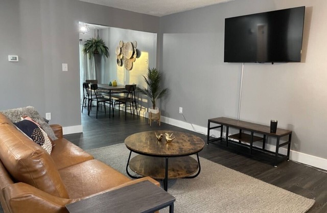 Lovely 3 Bedroom, Close to Everything!