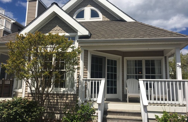 Lovely 3 bedroom cottage "The Buttonhouse" ! Off season weekends available.