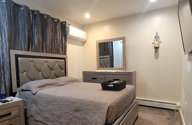 Lovely 3 BR 2 BA Near UBS Arena/Belmont Racetrack