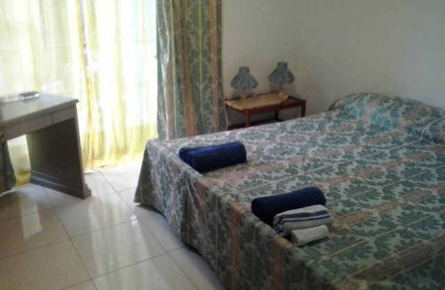 Lovely 3-room ground floor villa. 5 mins from the beach 1 min from public transport.