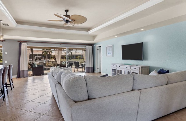 🥇 Lovely 3bd waterfront villa (CH821)