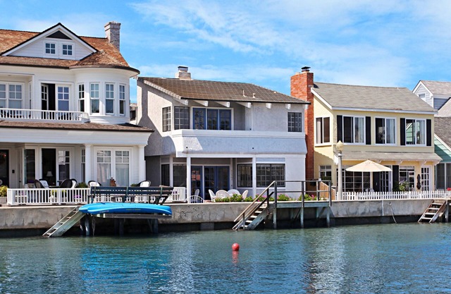 Lovely 4 bedroom, 3 bath home on 100 block of Grand Canal