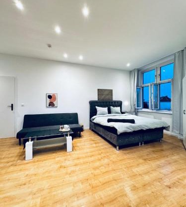 Lovely 4BR Apt Near Kaufpark Alterlaa
