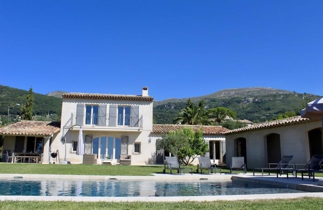 Lovely 6 bedroom villa with panoramic views and big pool
