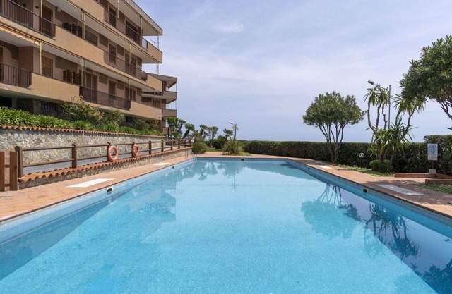 Lovely apartment for 4 people with pool, WIFI, A/C, TV and balcony