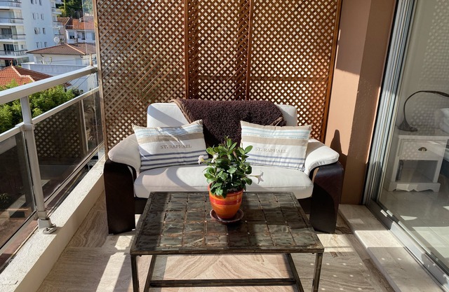 Lovely and bright apartment on the fifth floor with a large terrace. Garage!