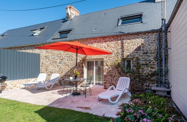 Lovely apartment in villa for 4 guests with WIFI, TV, terrace, pets allowed and parking