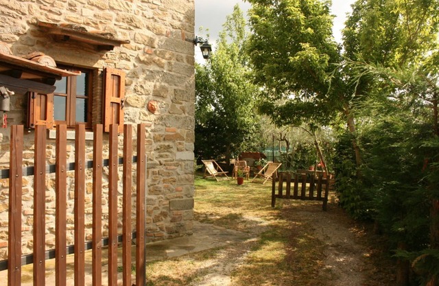 Lovely apartment for 4 guests with TV, close to Cortona
