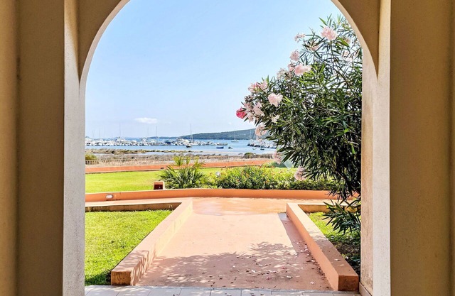 Lovely apartment for 4 people with WIFI, A/C, TV, terrace, pets allowed and parking